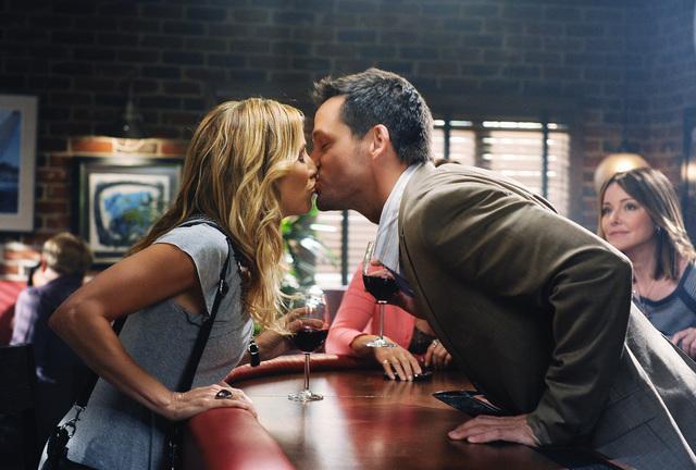 Still of Sheryl Crow and Josh Hopkins in Cougar Town (2009)