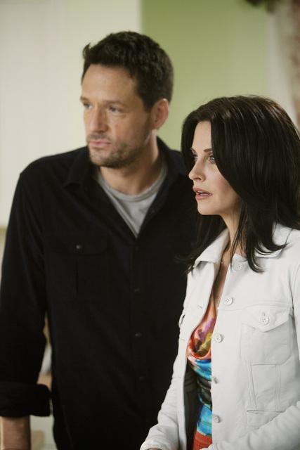 Still of Courteney Cox and Josh Hopkins in Cougar Town (2009)