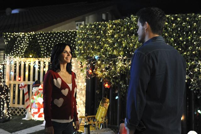 Still of Courteney Cox and Josh Hopkins in Cougar Town (2009)