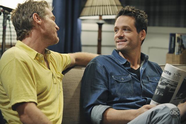 Still of Josh Hopkins and Brian Van Holt in Cougar Town (2009)