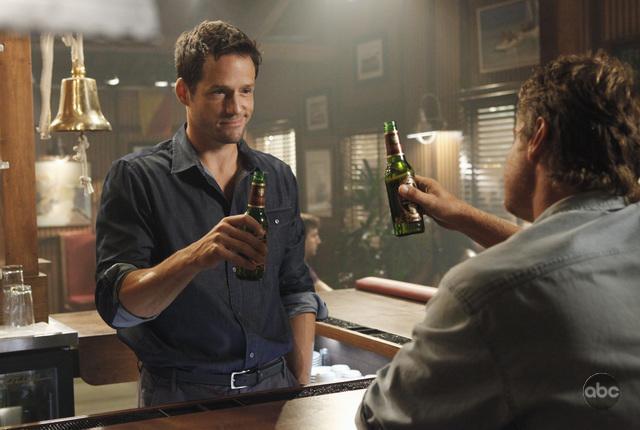 Still of Josh Hopkins and Brian Van Holt in Cougar Town (2009)