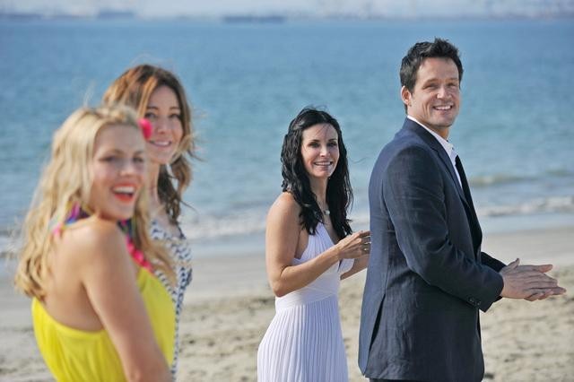 Still of Courteney Cox, Josh Hopkins, Busy Philipps and Christa Miller in Cougar Town (2009)