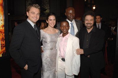 Jennifer Connelly, Leonardo DiCaprio, Edward Zwick, Djimon Hounsou and Kagiso Kuypers at event of Kruvinas deimantas (2006)