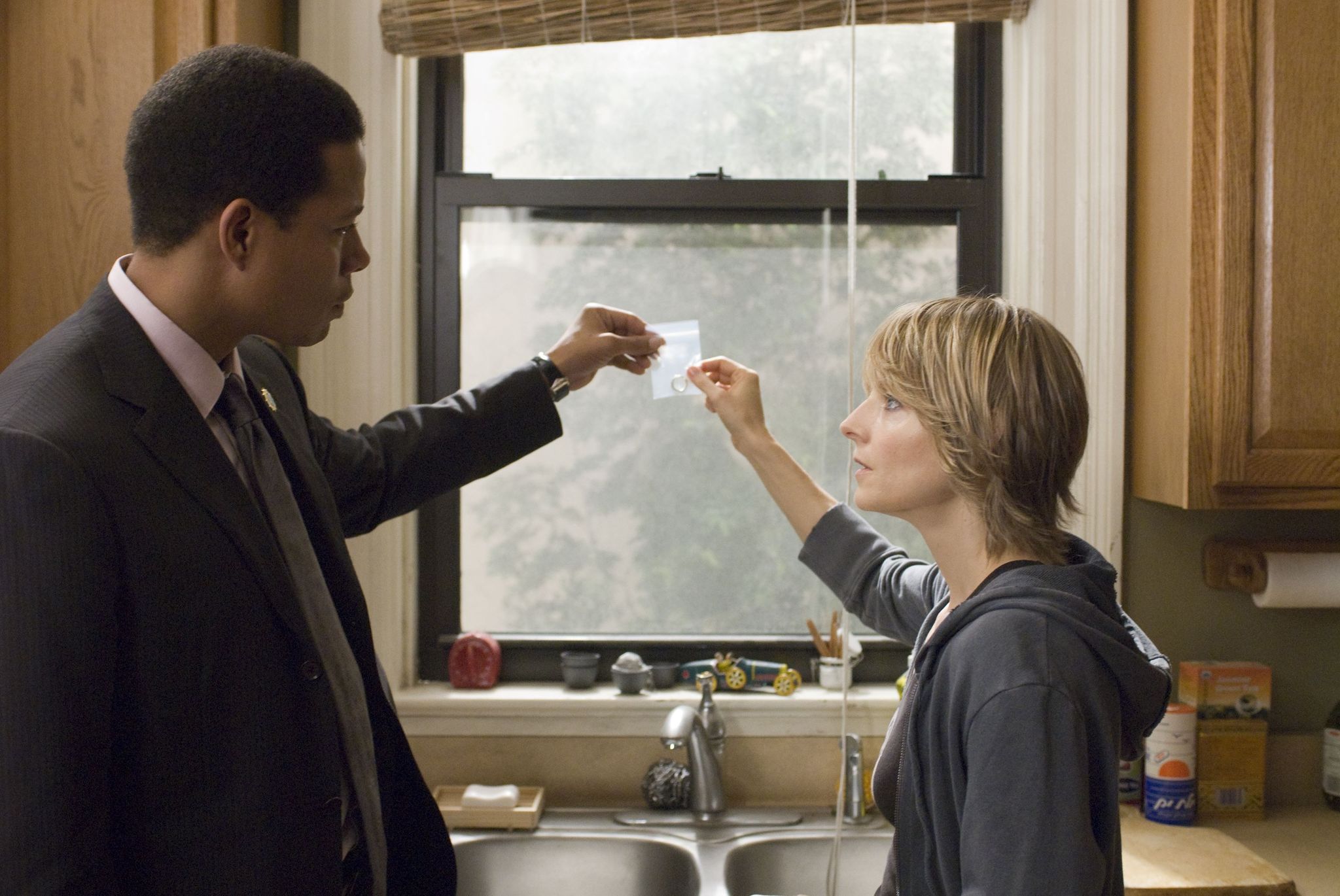 Still of Jodie Foster and Terrence Howard in The Brave One (2007)