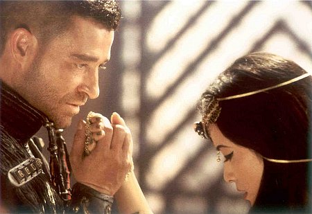 Kelly Hu and Steven Brand in The Scorpion King (2002)