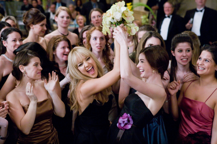 Still of Anne Hathaway and Kate Hudson in Bride Wars (2009)