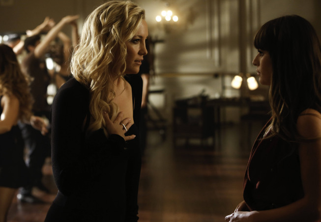 Still of Kate Hudson and Lea Michele in Glee (2009)