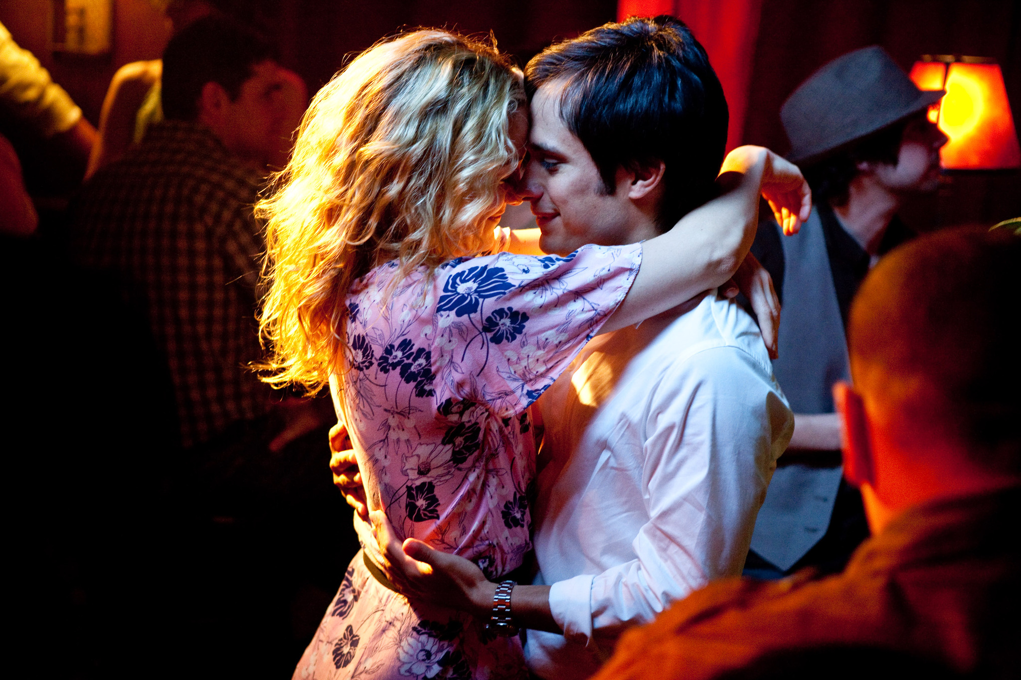 Still of Kate Hudson and Gael García Bernal in Gabalelis dangaus (2011)