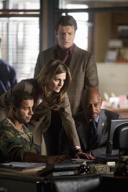 Still of Jon Huertas, Nathan Fillion and Stana Katic in Kastlas (2009)