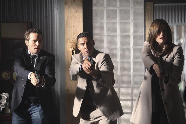 Still of Jon Huertas, Seamus Dever and Stana Katic in Kastlas (2009)