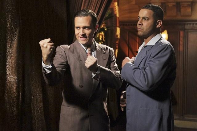 Still of Jon Huertas and Seamus Dever in Kastlas (2009)