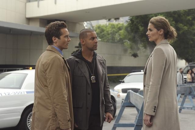 Still of Jon Huertas, Seamus Dever and Stana Katic in Kastlas (2009)