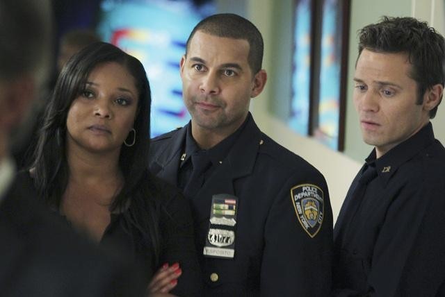 Still of Jon Huertas, Tamala Jones and Seamus Dever in Kastlas (2009)