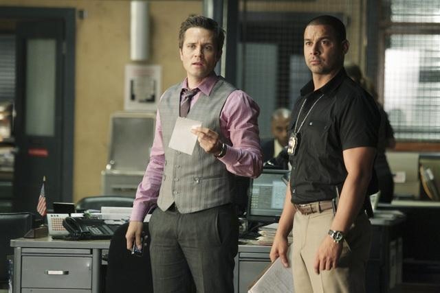 Still of Jon Huertas and Seamus Dever in Kastlas (2009)