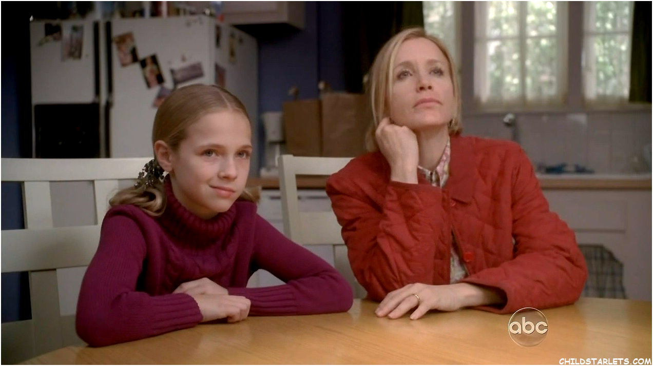 Felicity Huffman and Kendall Applegate in Nusivylusios namu seimininkes: In a World Where the Kings Are Employers (2009)