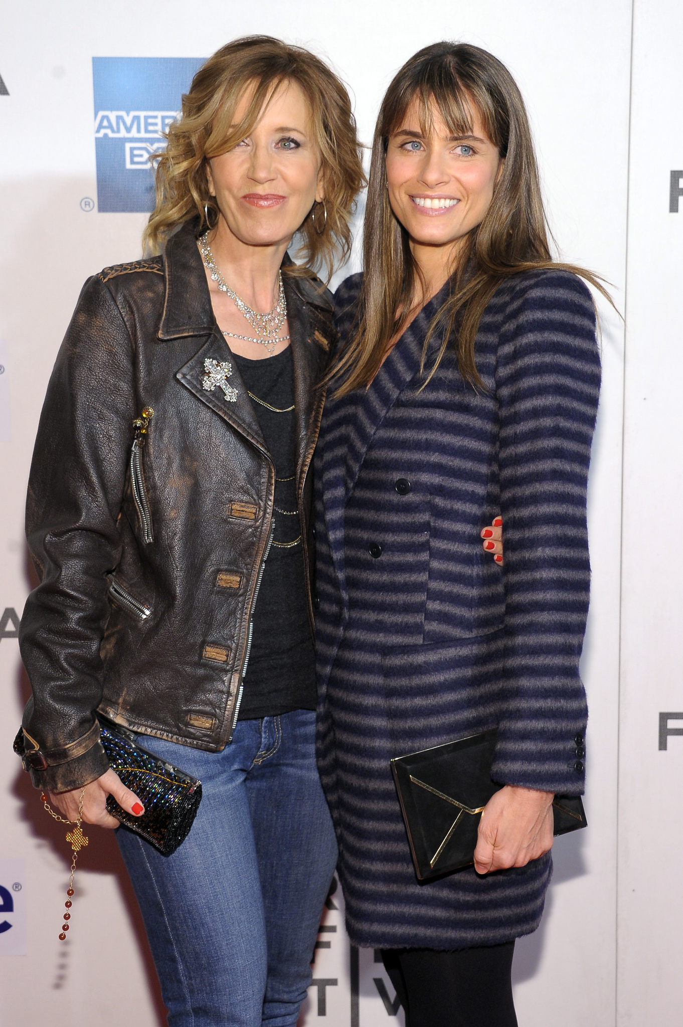 Amanda Peet and Felicity Huffman at event of Trust Me (2013)