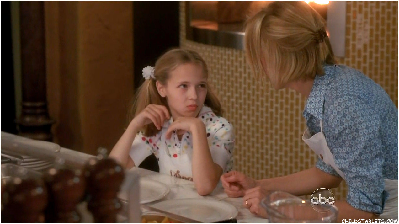 Felicity Huffman and Kendall Applegate in Nusivylusios namu seimininkes: In a World Where the Kings Are Employers (2009)