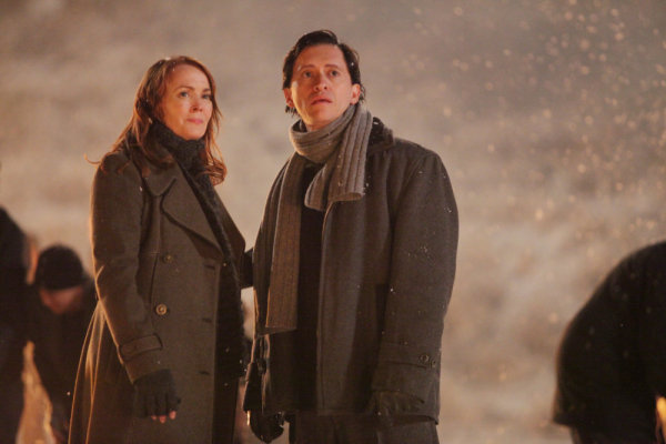 Still of Clifton Collins Jr. and Laura Innes in The Event (2010)