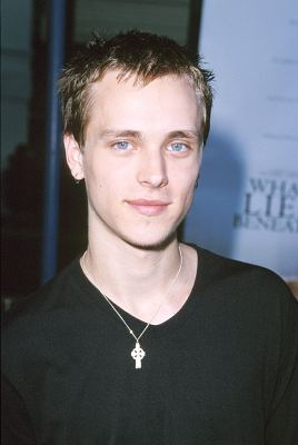 Jonathan Jackson at event of What Lies Beneath (2000)