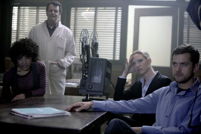 Still of Joshua Jackson, John Noble, Anna Torv and Jasika Nicole in Ties riba (2008)