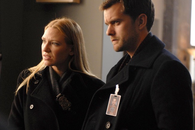 Still of Joshua Jackson and Anna Torv in Ties riba (2008)