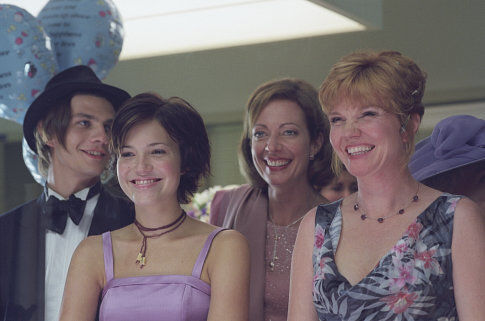 Still of Allison Janney, Trent Ford, Mandy Moore and Connie Ray in How to Deal (2003)