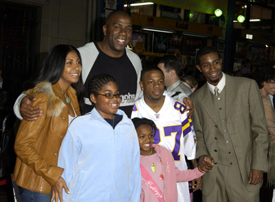 Magic Johnson at event of Bringing Down the House (2003)