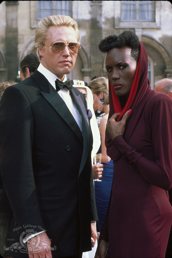 Still of Christopher Walken and Grace Jones in Zvilgsnis i zmogzudyste (1985)