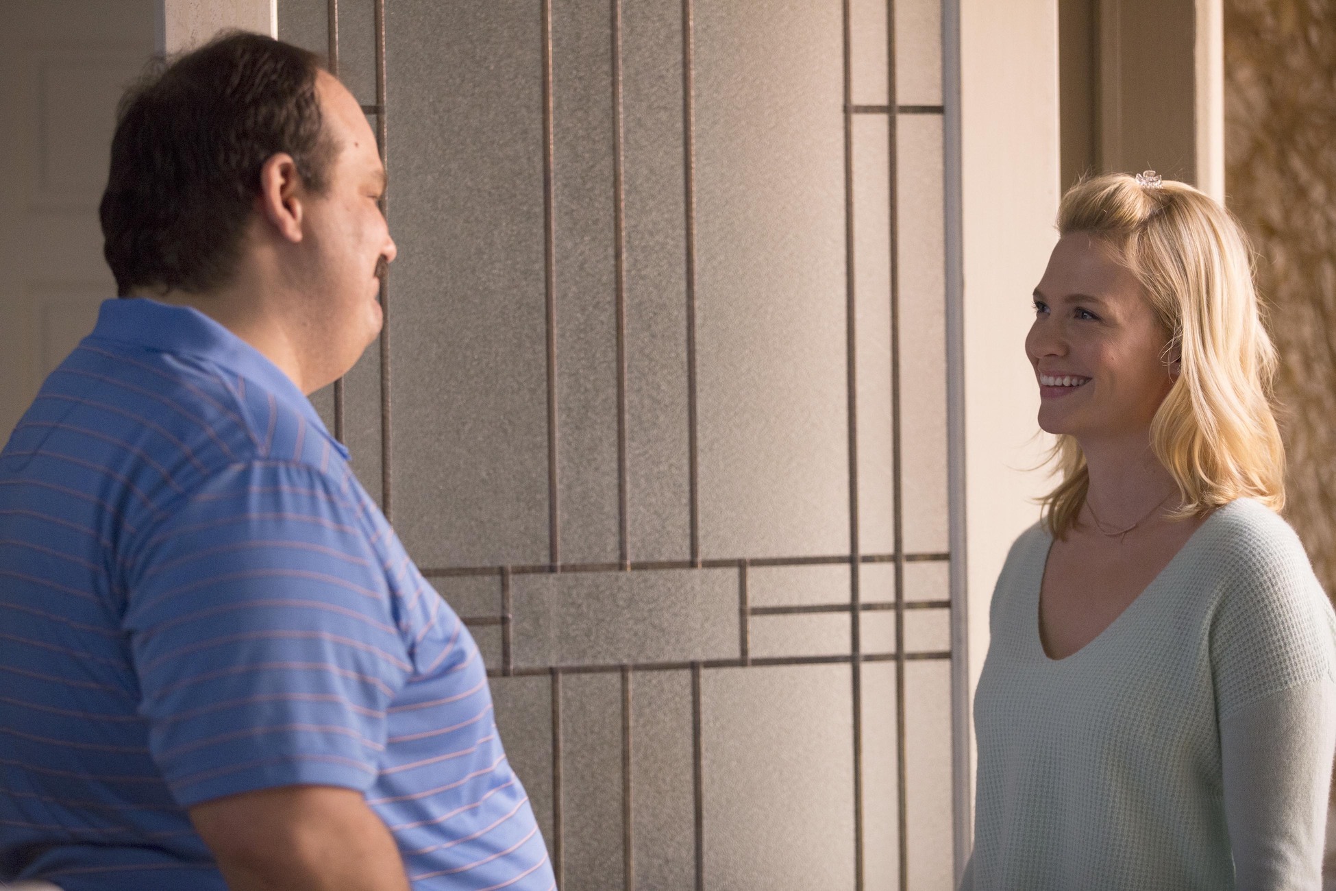 Still of January Jones and Mel Rodriguez in The Last Man on Earth (2015)