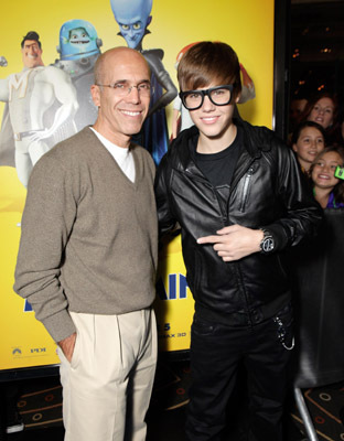 Jeffrey Katzenberg and Justin Bieber at event of Megamaindas (2010)