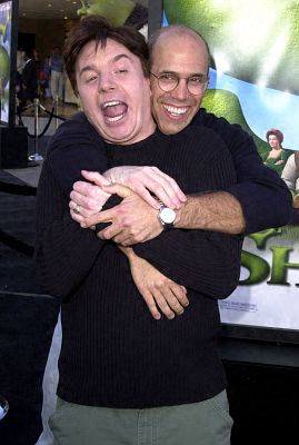 Mike Myers and Jeffrey Katzenberg at event of Srekas (2001)