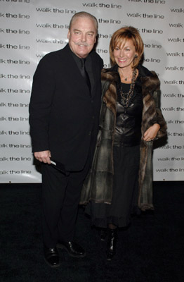 Stacy Keach and Malgosia Tomassi at event of Ties jausmu riba (2005)