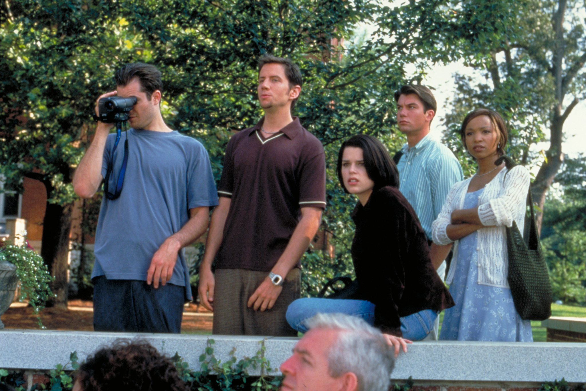 Still of Neve Campbell, Liev Schreiber, Jamie Kennedy and Jerry O'Connell in Klyksmas: antroji dalis (1997)
