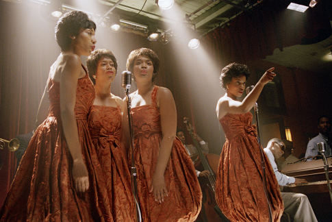 (L to r) The Raelettes--RENEE WILSON as Pat Lyle, REGINA KING as Margie Hendricks and KIMBERLY ARDISON as Ethel McRae--AUNJANUE ELLIS as vocalist Mary Ann Fisher and JAMIE FOXX as American legend Ray Charles in the musical biographical drama, Ray.