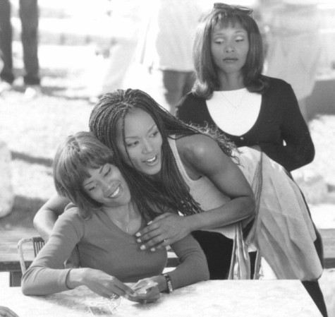 Still of Angela Bassett, Regina King and Suzzanne Douglas in How Stella Got Her Groove Back (1998)