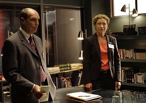 Still of Alex Kingston and Marc Vann in CSI kriminalistai (2000)