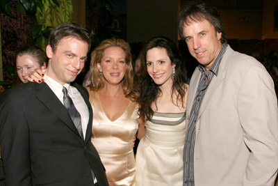 Mary-Louise Parker, Elizabeth Perkins, Justin Kirk and Kevin Nealon at event of Weeds (2005)