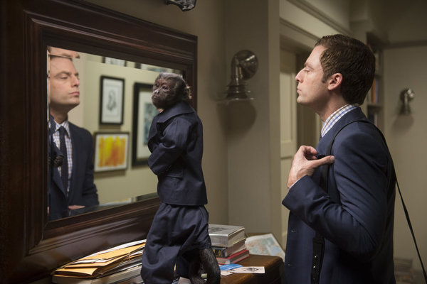 Still of Justin Kirk and Crystal the Monkey in Animal Practice (2012)