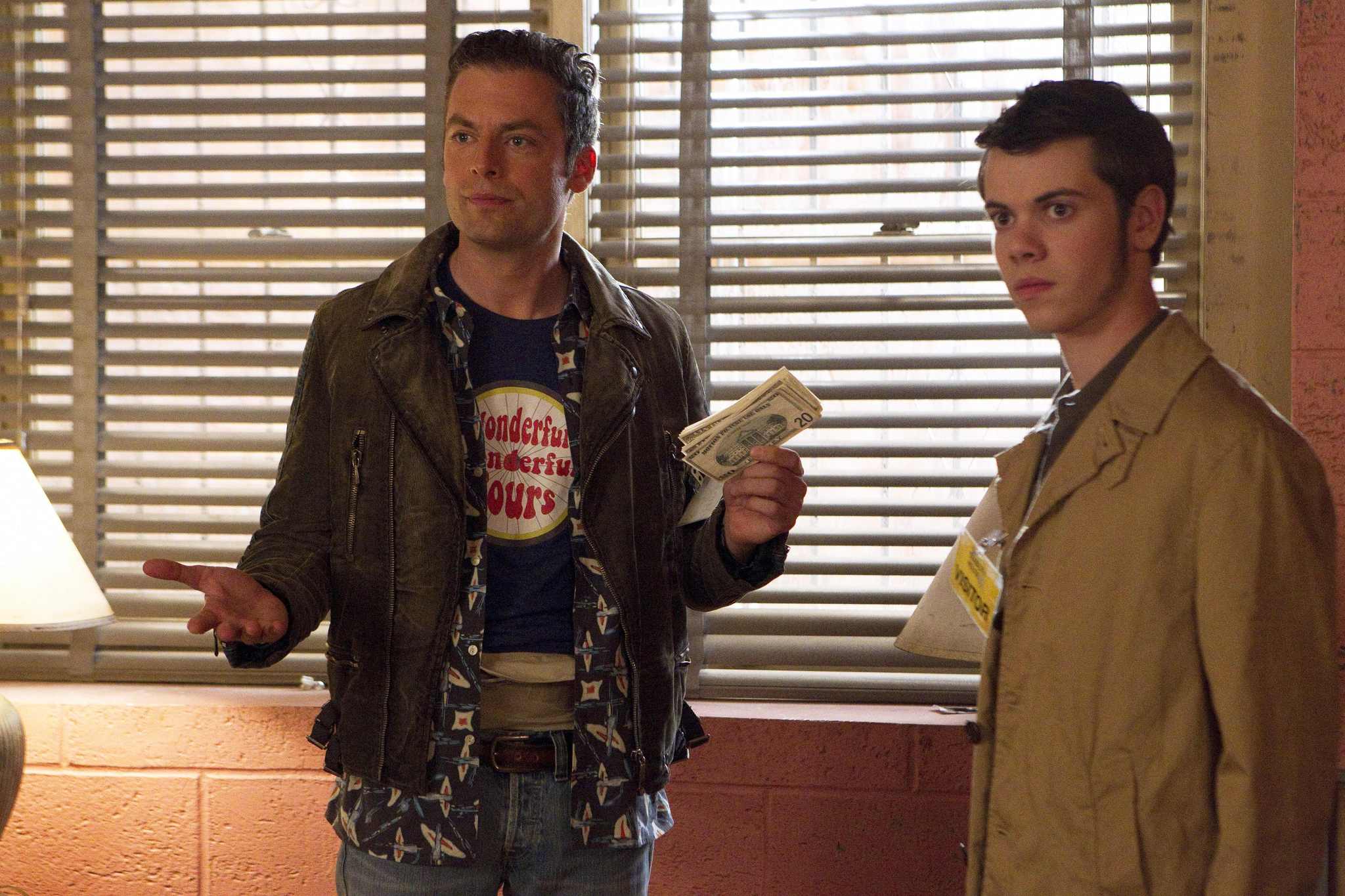Still of Justin Kirk and Alexander Gould in Weeds (2005)