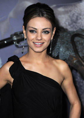 Mila Kunis at event of Elijaus knyga (2010)