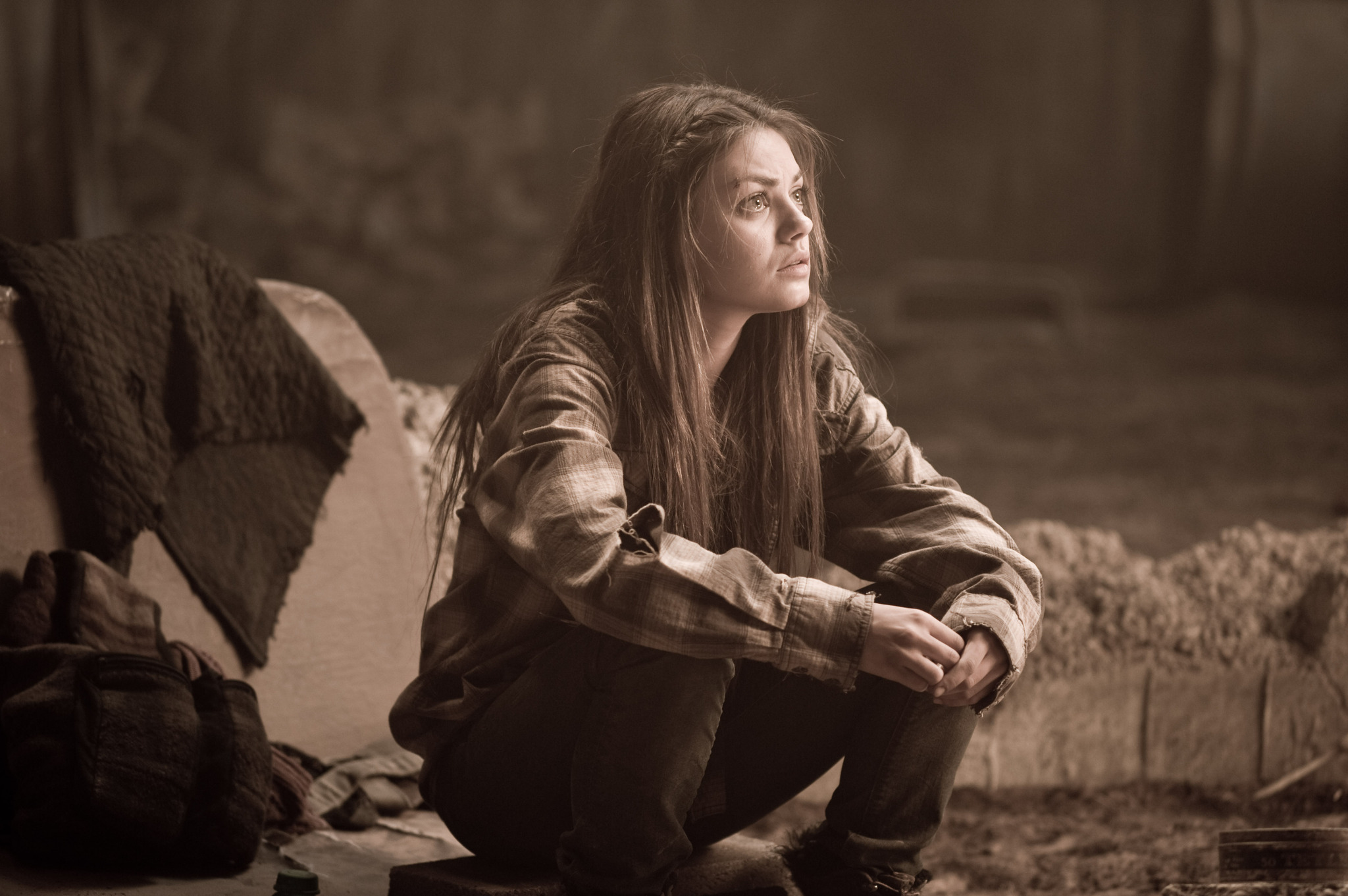 Still of Mila Kunis in Elijaus knyga (2010)