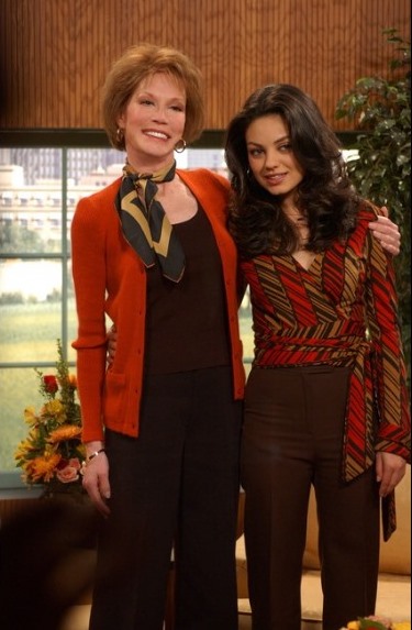 THAT '70s SHOW: Mary Tyler Moore (L) guest-stars as a local news anchor in the 