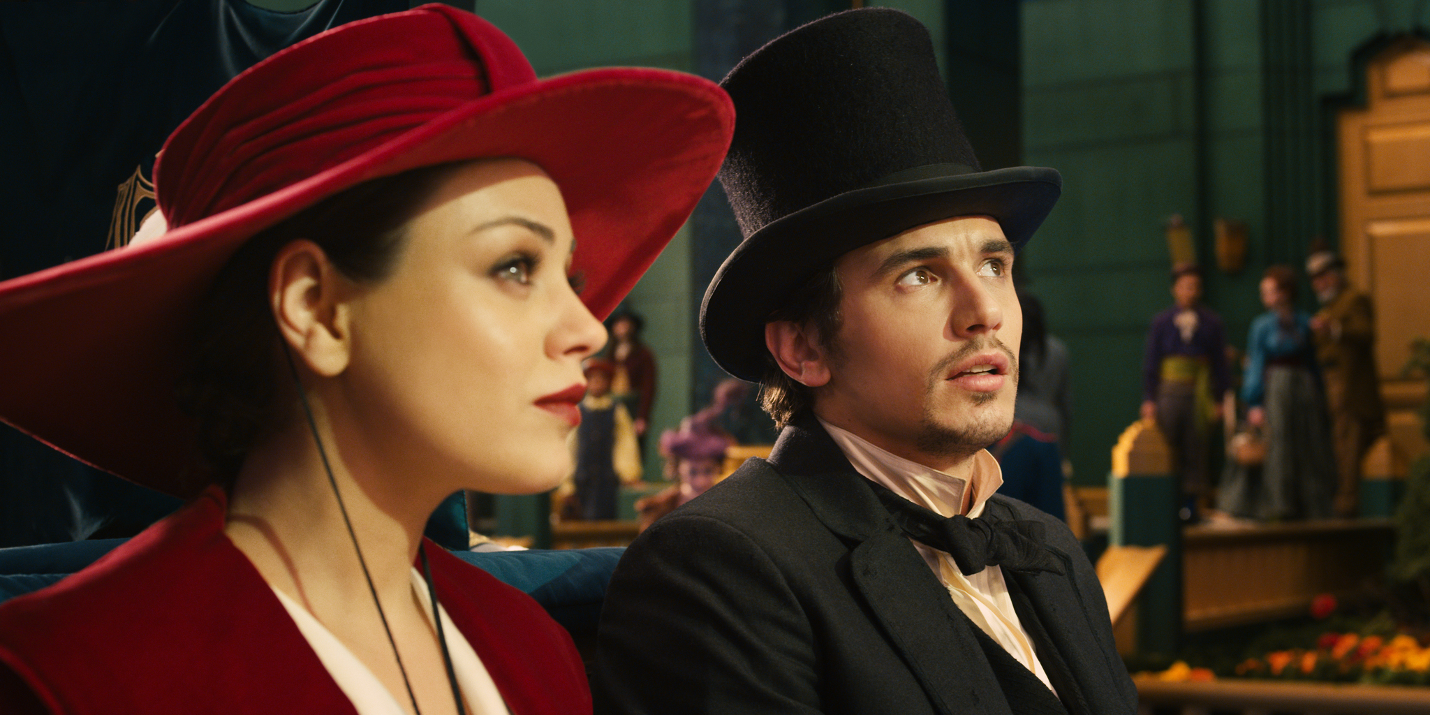 Still of Mila Kunis and James Franco in Ozas: didis ir galingas (2013)