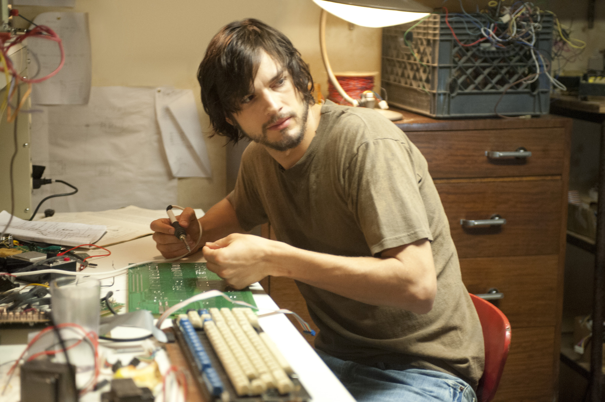 Still of Ashton Kutcher in Jobs (2013)