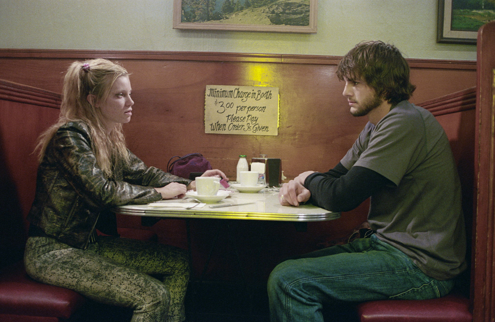 Still of Ashton Kutcher and Amy Smart in The Butterfly Effect (2004)