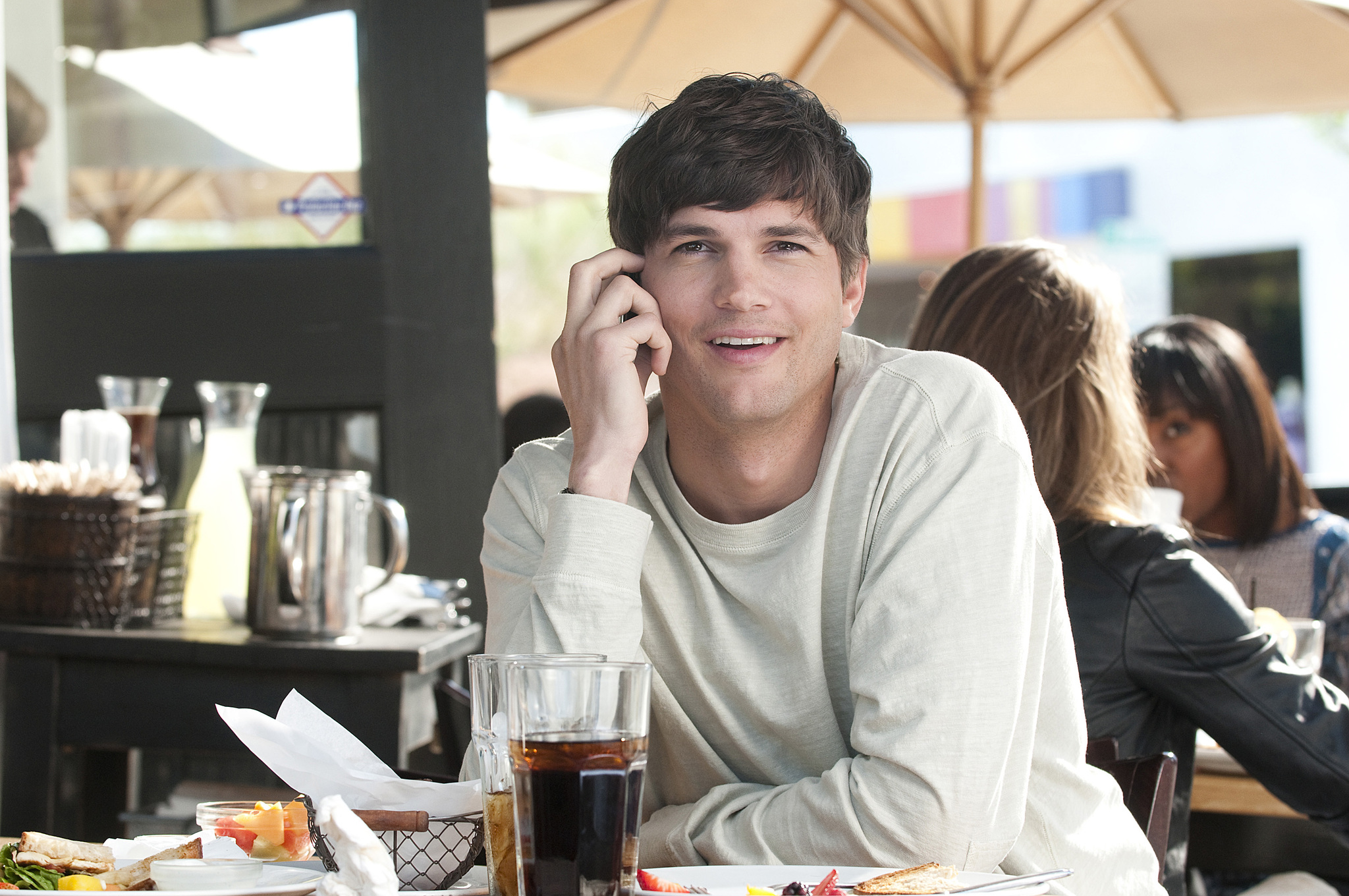 Still of Ashton Kutcher in Be isipareigojimu (2011)