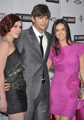 Demi Moore, Ashton Kutcher and Rumer Willis at event of The Joneses (2009)