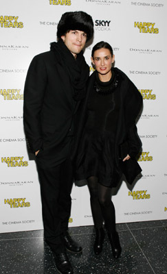 Demi Moore and Ashton Kutcher at event of Happy Tears (2009)