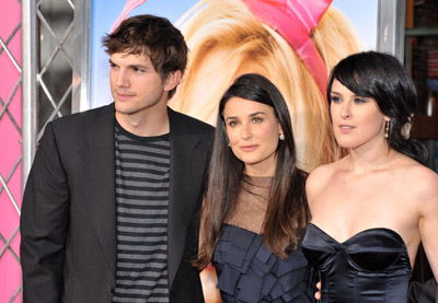 Demi Moore, Ashton Kutcher and Rumer Willis at event of The House Bunny (2008)