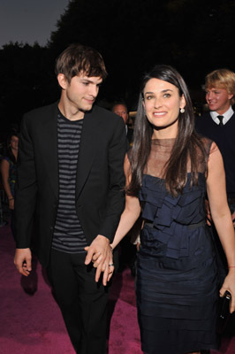 Demi Moore and Ashton Kutcher at event of The House Bunny (2008)